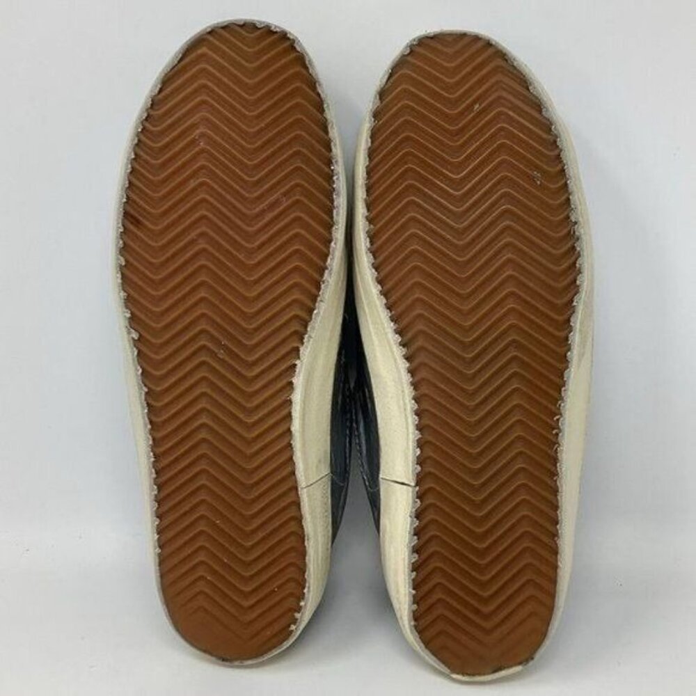 Golden Goose Metallic Silver Low-Top Sneakers with Black Laces - Picture 12 of 12